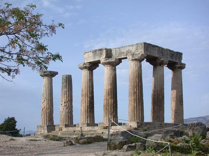 Dag 4 de tempel van Apollo De tempel van Apollo Epicurius in Bassae ligt hoog in de bergen op de westelijke hellingen van Mount Kotilion in onbewoond gebied en is een werelderfgoed.