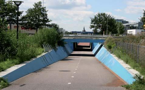 T1 Tunnel onder de A1 / Gemini en Calveenseweg V1 B1 b14 T1 b8 b9 T3 V10 V2 V7 vanaf de Calveenseweg richting Amersfoort OMSTANDIGHEDEN Het viaduct