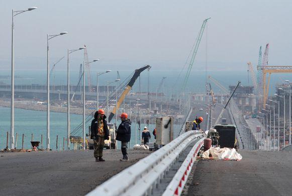 De brug die Rusland moet gaan verbinden met de Krim, het zuidelijke deel van Oekraïne dat Rusland militair annexeerde in 2014.