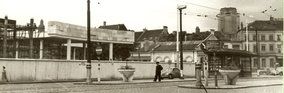 De jaren vijftig aan de zuid. Blijkbaar waren alle gebouwen van het station niet afgebroken.