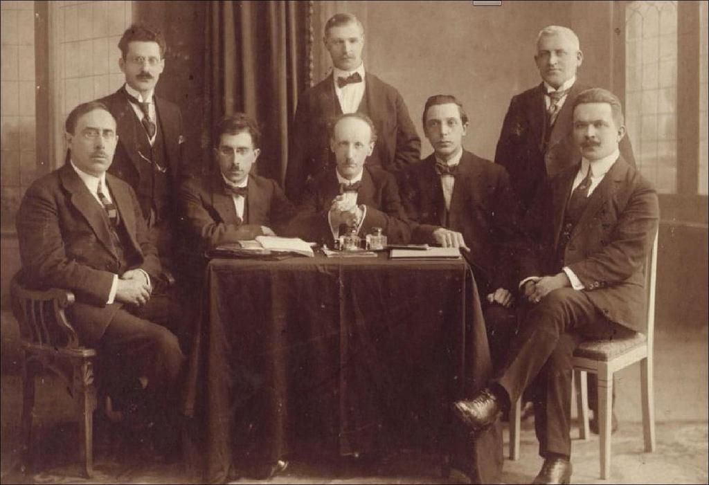 In 1907 stichtte Jules Zagwijn de Rotterdamsche Toonkunstenaars Vereeniging, een afdeling van de Algemeene Nederlandsche Toonkunstenaars Vereeniging.
