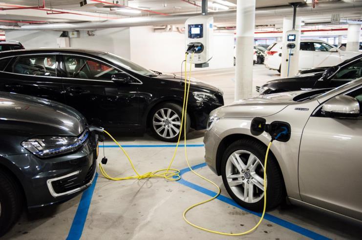 laden; 4 parkeerplekken op 1 dubbel laadpunt.