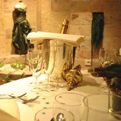 Bruisend aperitief op 2007 vergezeld van een hapje Romig soepje van kervelpluksels met flinters van gerookte kippenborst Gestoomde koolvis met venkel en bieslook Kalfsvlees gelardeerd