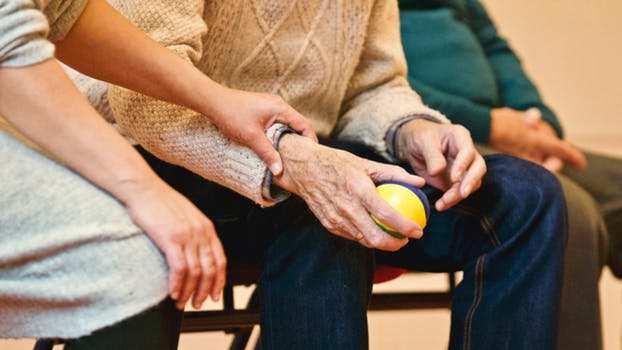 ZORGEN VOOR ELKAAR DA S TOCH NORMAAL VLAAMS SOCIALE BESCHERMING Wat doet de Vlaams Sociale Bescherming? Extra bescherming bovenop de sociale zekerheid Zorgbudgetten voor wie zorg nodig heeft 1.