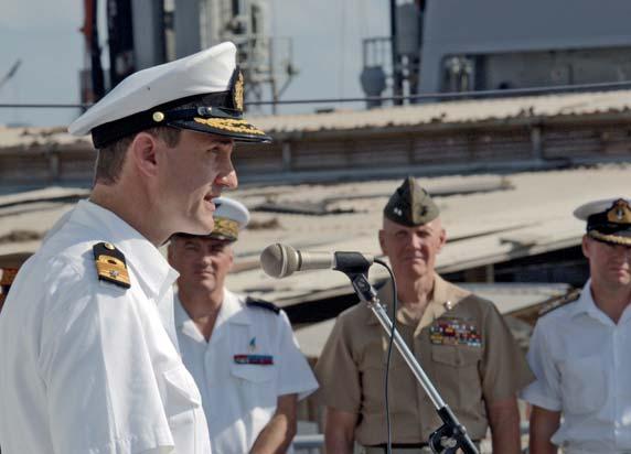 COMBINED MARITIME FORCES FOTO U.S. NAVY, C. COOPER slagen in New York en Washington, D.C. Zich daarbij gesteund voelend door resoluties van de VN-Veiligheidsraad en het van kracht verklaren van