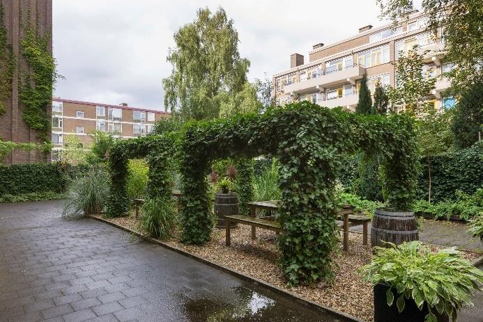 m. inclusief water verbruik - gezonde actieve VvE - elektrisch zonnescherm in woonkamer - inhoud 241m³ - lift aanwezig in complex - oplevering in overleg.