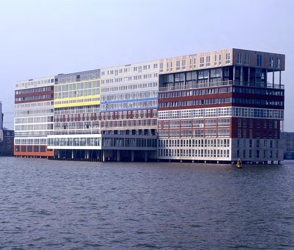 De monografische publicaties FARMAX (998), KM3 (25) en MVRDV Buildings (25) illustreren het werk van het Rotterdamse bureau dat ook