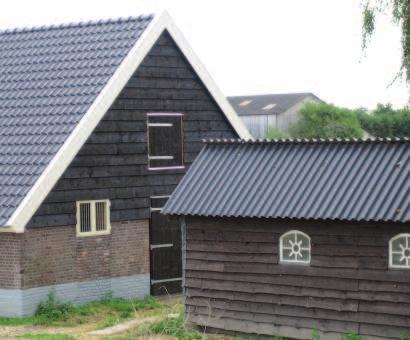 Bijgebouw (4): - een gezamenlijke bijgebouw voor alle nieuwe woningen; - de materialengebruik die bij een centraal schuurtype horen (hout -