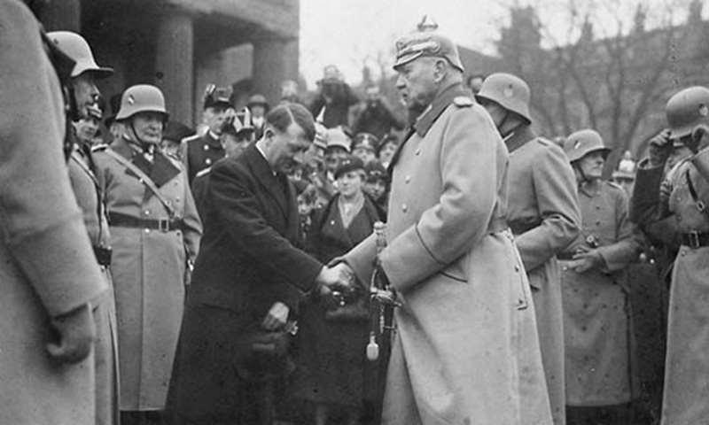 30 januari 1933: Hindenburg draagt