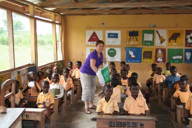 Deze projecten worden mogelijk gemaakt door donaties aan de door mij opgerichte Stichting Over grenzen voor Ghana.