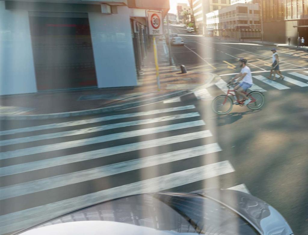 PRESTEREN Smalle straatjes, voetgangers, fietsers die overal tussendoor flitsen wat u onderweg ook tegenkomt de Yaris is altijd overal op voorbereid.