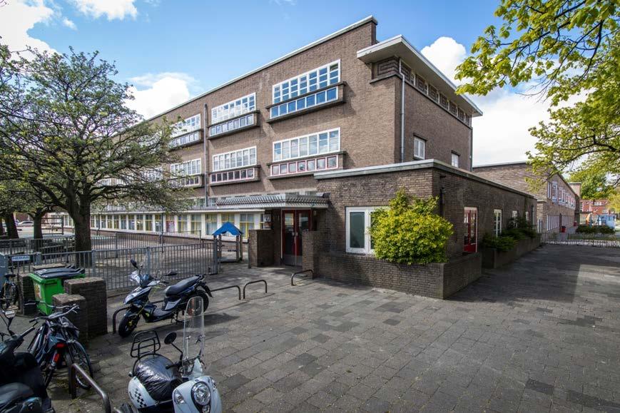 Zijkant schoolgebouw hoek Capadosestraat- Bresterstraat Interieur en trappenhuis 2.