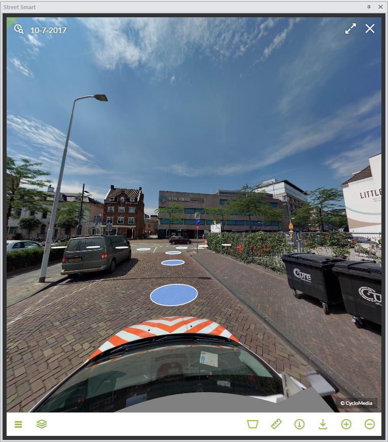 Met behulp van de knoppen Zoom in en Zoom out is het mogelijk om in en uit te zoomen binnen het Cyclorama. In plaats van deze knoppen kan ook het scrollwiel van de muis worden gebruikt.