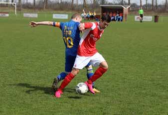 Roy Hurkens, speelde zich veelal op het middenveld af, waardoor beide keepers Pascal en Mike niet erg veel te doen kregen. Het eerste kwartier golfde de wedstrijd op en neer zonder echte kansen.