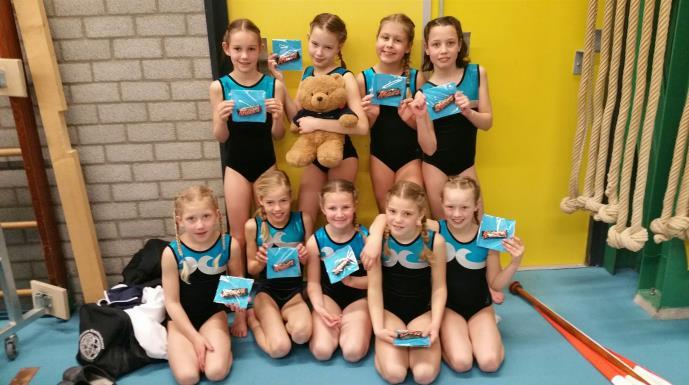 Gymnastiek Hirundo springt ABC wedstrijd in Oostburg. Twee meisjesteams van gymvereniging Hirundo uit Lage Zwaluwe waren op zaterdag 2 april al vroeg in de sporthal in Oostburg.