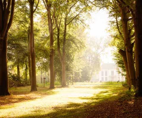 Heiloo Heiloo is al sinds jaar en dag een oulair dor om in te wonen, vooral bij natuurgenieters die er graag een buitenhuis bouwen. Althans dat is wat de regenten uit Amsterdam vroeger deden.