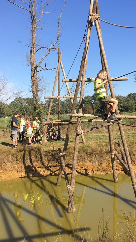 Kunnen jullie hem helpen herinneren om de besmeurde woorden aan te vullen? Dag van De Wijers (30 september) Vandaag was het scouts op zon dag!