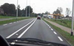 Stroomwegen hebben dus een primaire verkeersfunctie, waarbij de doorstroming centraal staat en zijn derhalve niet toegankelijk voor langzaam verkeer en landbouwverkeer en kennen in de Duurzaam Veilig