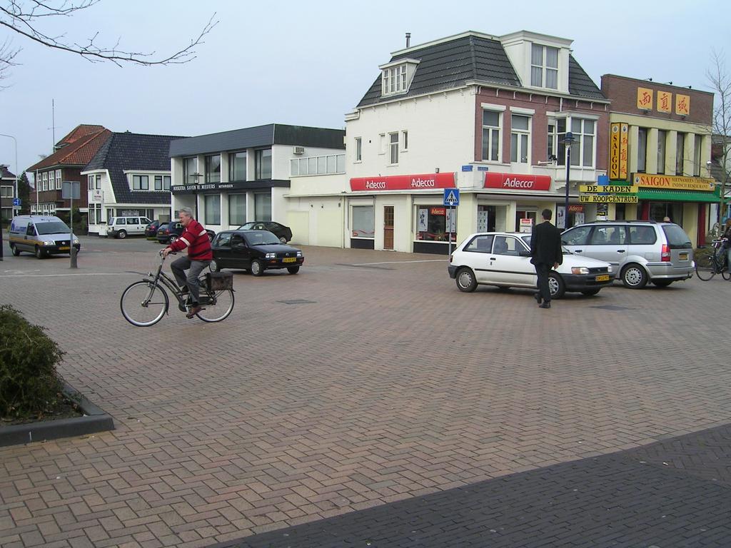 Speerpunten van het CROW zie ook afbeelding) of als weg van rechts constructie.