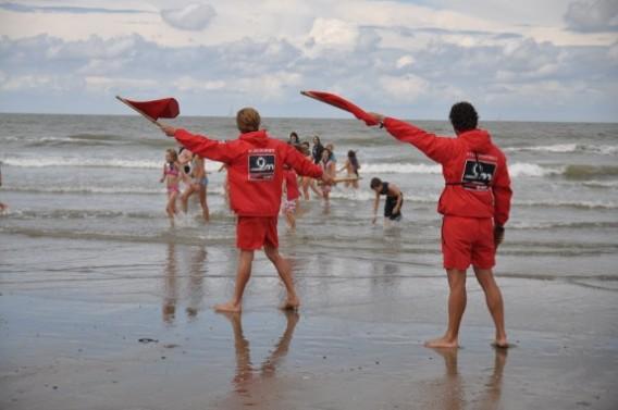 TUSSENKOMSTEN VANWEGE DE REDDERS VOOR VERDWAALDE KINDEREN OP HET STRAND In bewaakte en onbewaakte zone GEMEENTE MEI JUNI JULI AUGUSTUS SEPTEMBER TOTAAL DE PANNE 0 0 40 32 0 72 KOKSIJDE 0 0 47 27 0 74