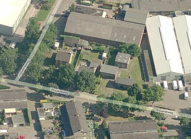 Luchtfoto ter oriëntatie Gasontvangststation Gasunie (Wouwseweg 11) Gasstation Enexis Woning Wouwseweg 9 Deze loodsen staan er niet meer: het