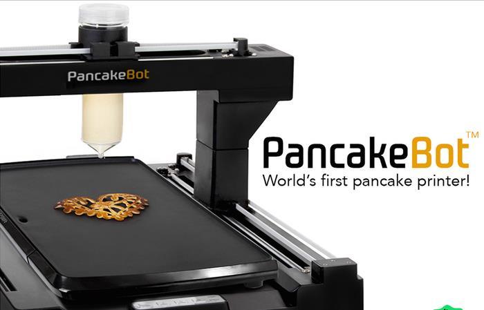 De PancakeBot, 3-D printer voor pannenkoeken! Techniek Gespot in 2015 via Kickstarter. Via crowdfunding is de PancakeBot gemaakt en is nu al weer enkele jaren te koop.