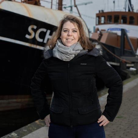 Voorwoord Veel Hagenaars weten helaas niet welke indrukwekkende werkzaamheden dag en nacht plaatsvinden in de maritieme sector op Scheveningen.