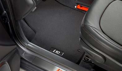 Deze semi-velours matten beschermen je interieur optimaal en zijn voorzien van een i10-logo.