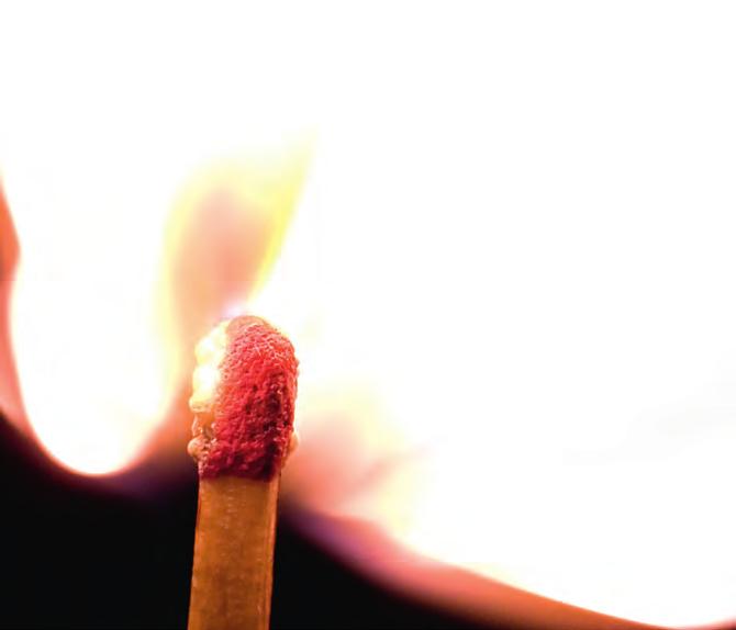 Resultaten Kleine Vlam test Een brand kan zich ontwikkelen als er brandbaar materiaal aanwezig is. Iedere brand begint met een kleine ontbranding of ontsteking van materiaal.
