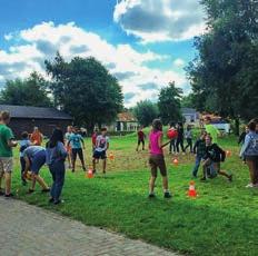 .. De oudste groep (7-14 jaar) gaat ravotten in de oude Gemeentelijke Basisschool van Zaventem. Hier kunnen ze spelen en heel veel plezier maken.
