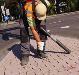 De voegmortel bestaat uit hoekig gegradeerd zand met zoveel mogelijk