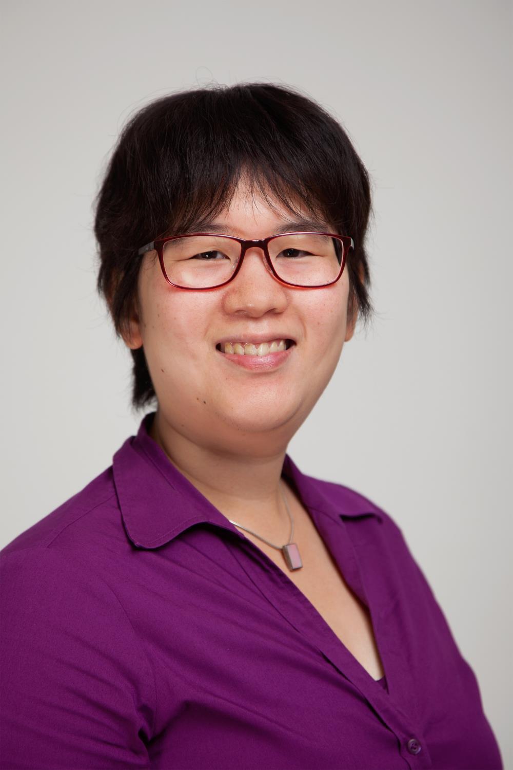 Aisha Sie Achtergrond Arts, niet praktiserend (Rijksuniversiteit Groningen) PhD (2015: afdeling Genetica, Radboudumc) ICT hobbyist