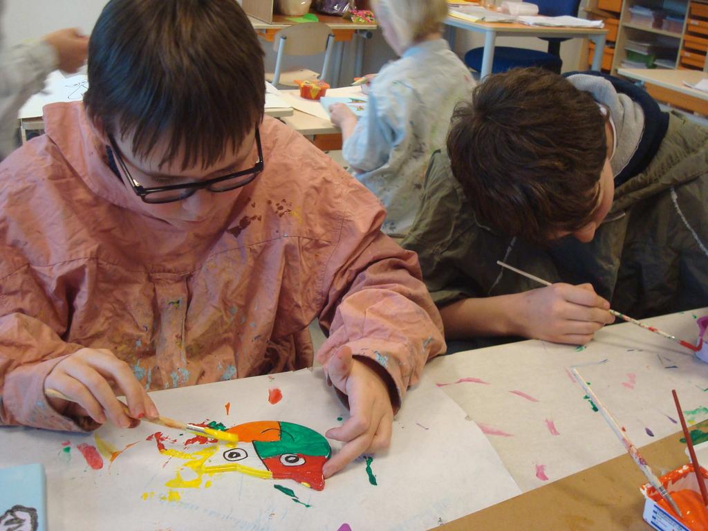 Verder zijn er ouders actief in de school ter ondersteuning van verschillende activiteiten zoals sportactiviteiten, klussen, hoofdluiscontrole etc.