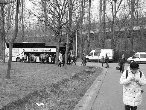 Verslag Wolvertem - Gent-Brugge op 18 maart 2018 Niettegenstaande het ijzige koude winterweer stapten 71 Manke Fielers de bus op voor een bezoek aan wandelclubs Crackx en Florastappers.