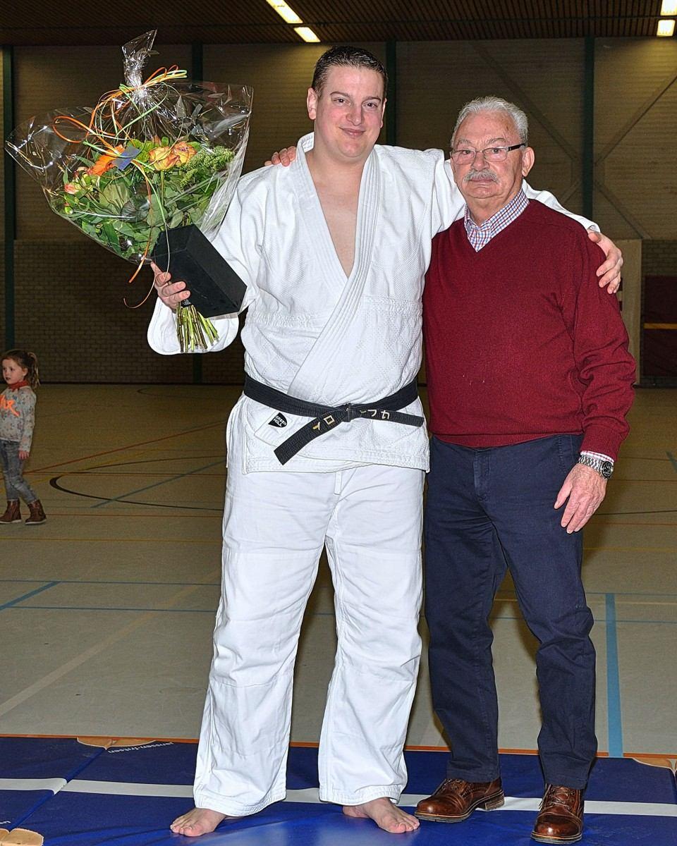 Huldiging Roy Duijkers 25-jarig jubileum: Tijdens de clubkampioenschappen op 20 maart 2016 in Sportpark Ter Waerden is Roy Duijkers gehuldigd voor zijn 25-jarig lidmaatschap.