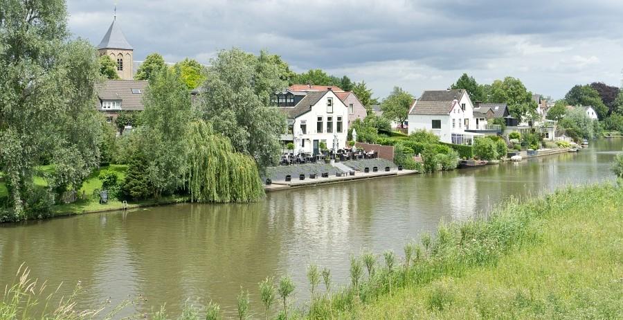 Boottocht op de Linge en rondrit Alblasserwaard woensdag 2 juli of vrijdag 4 juli De Linge kronkelt zich door een mooi Hollands landschap en is daarmee misschien wel de mooiste rivier van Nederland.