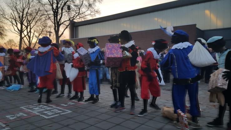 Donderdag 20 december hebben de kinderen een kerstdiner op school. De klassenouders van de groep mogen hierbij aanwezig zijn.