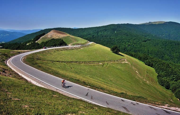 Fietsen in de Pyreneeën! Wie kent ze niet, de mythische Pyreneeën Cols uit de Ronde van Frankrijk: Soulor, Tourmalet, Aubisque, Aspin. Ze spreken allen tot de verbeelding van iedere fietsliefhebber.
