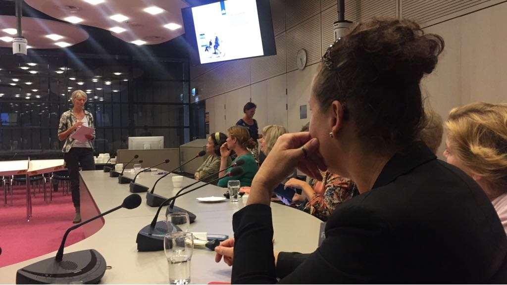 Wil Portegijs, Sociaal Cultureel Planbureau, hield een presentatie over de stand van zaken rond laagopgeleide vrouwen met het oog op hun mogelijkheden tot economische zelfstandigheid.