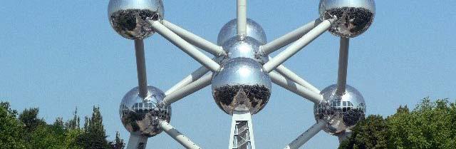Zijn structuur staat symbool voor 9 atomen, waarin de bezoeker moeiteloos van de ene bol naar de andere kan reizen.