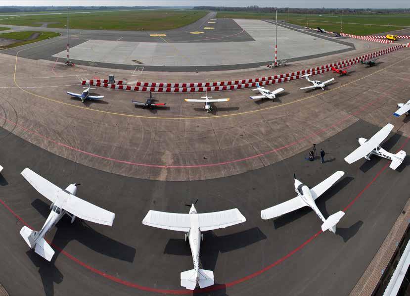 29 Handelingsprotocol infectieziekten in vliegtuigen Indien het vliegtuig op luchthaven Eelde is geland en daar blijft, dan wordt als volgt gehandeld: De luchtverkeersleiding stelt de exploitant van