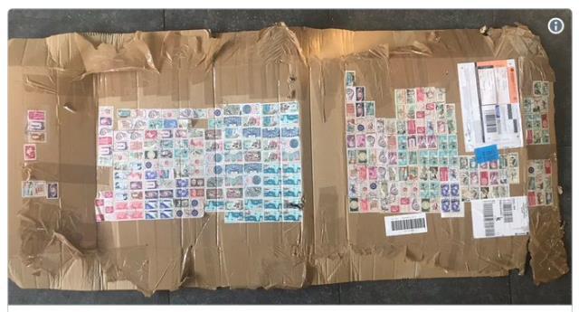 PAGINA 13 Bijzonder: postpakket Blaricummer telt liefst 251 (!) Franse postzegels.