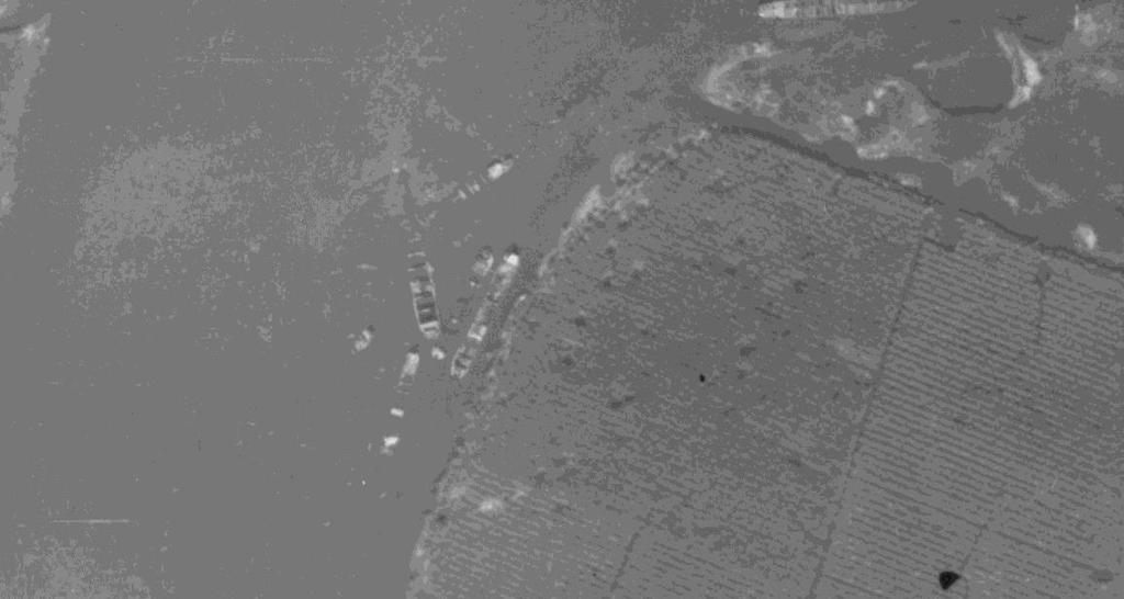 3.7 Luchtfoto-analyse De geraadpleegde luchtfoto s zijn gegeorefereerd in GIS en geanalyseerd op sporen van oorlogshandelingen zoals onder andere kraters, loopgraven, mangaten, bunkers,