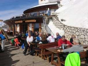 Campitello, het uitgangspunt voor uw skidag inhet 500km grote skigebied Val di Fassa / Valgarden ligt op 8 km afstand. Vanzelfsprekend een gratis skibus vanaf het hotel.