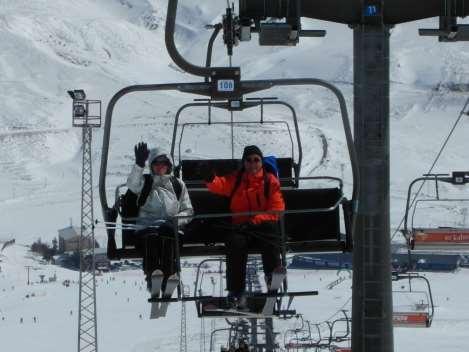 Prijzen skihuur en skiles U kunt ski's en snowboards huren bij de reisleiding.