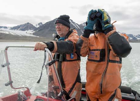 Met het schip De Ortelius vaart de groep van Longyearbyen op Spitsbergen naar Edgeøya.