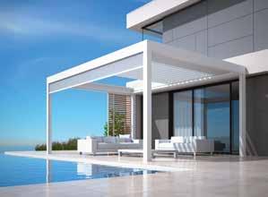 Modulaire, innoverende en volledig afsluitbare terrasoverkapping met kantelbare en open schuivende aluminium lamellen, met perfect onzichtbare