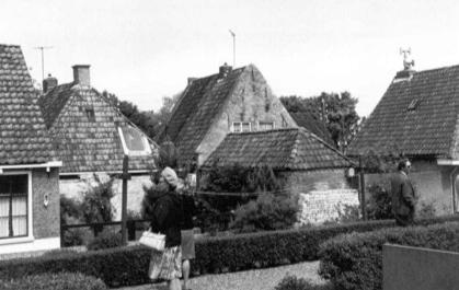 Tot 1429 was het een eigenkerk van Ludingakerk. In het begin van de 15de eeuw had dit klooster nog het recht om een pastoor in Wijnaldum te benoemen.