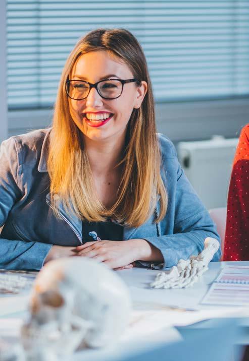 Je combineert de klassieke skills van de management assistant met een goede kennis van de medische wereld. Kortom, je bent het hart van het medisch secretariaat en de rechterhand van de artsen!