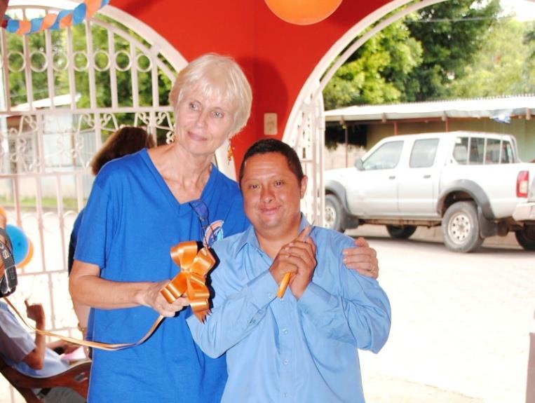 Inleiding Op initiatief van de orthopedagoge Astrid Delleman heeft een groep vrijwilligers na een voorbereiding van twee jaar een bijzonder project opgezet in Juigalpa, Nicaragua: een